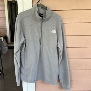 Men’s gray north face half zip size M